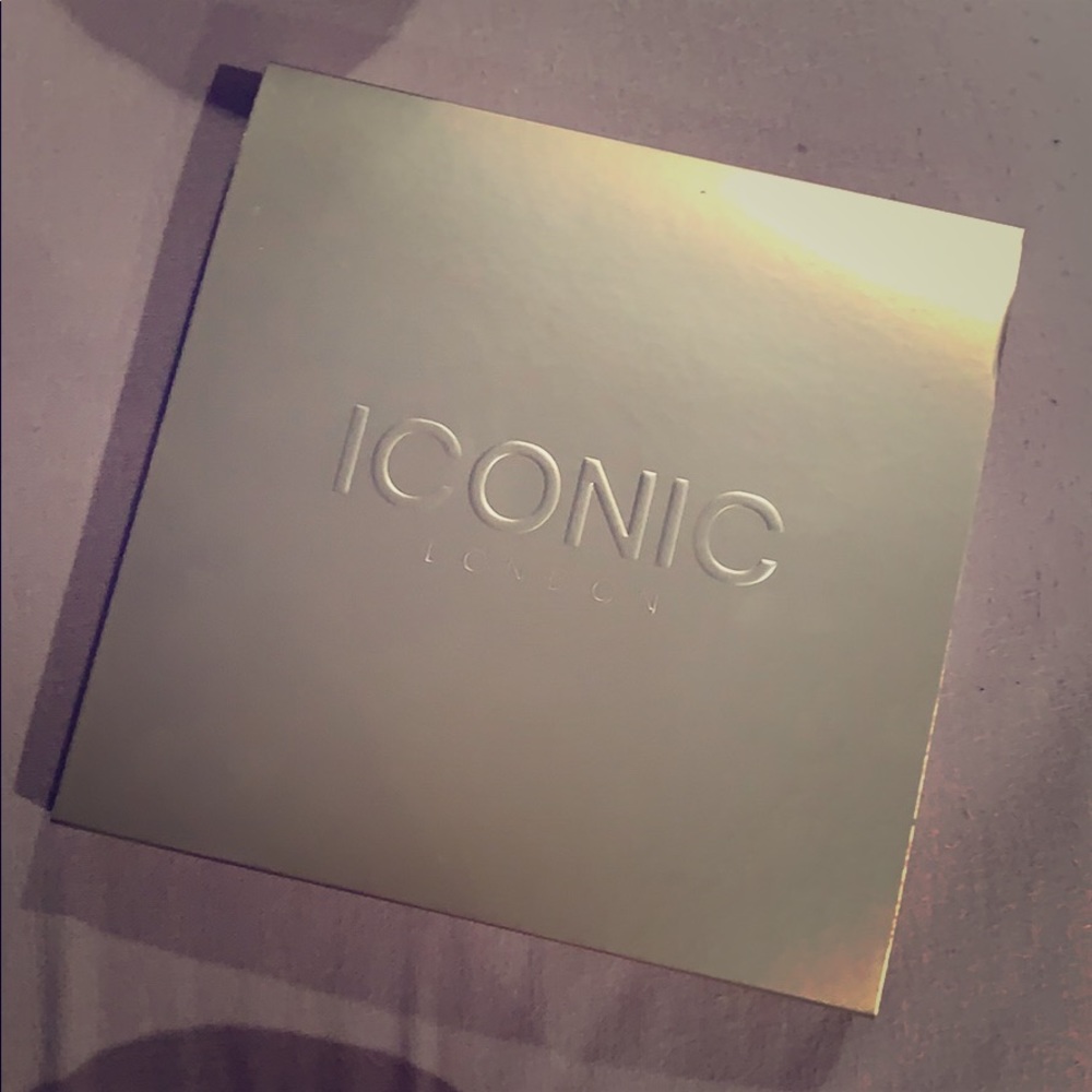 Iconic London eyeshadow palette